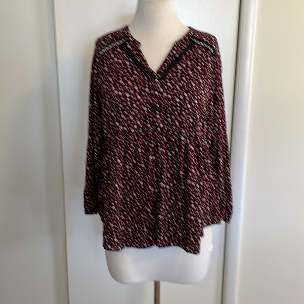Torrid: Black/White/Pink Stars snd Hearts Smocked Top. Size- 3X.EUC.